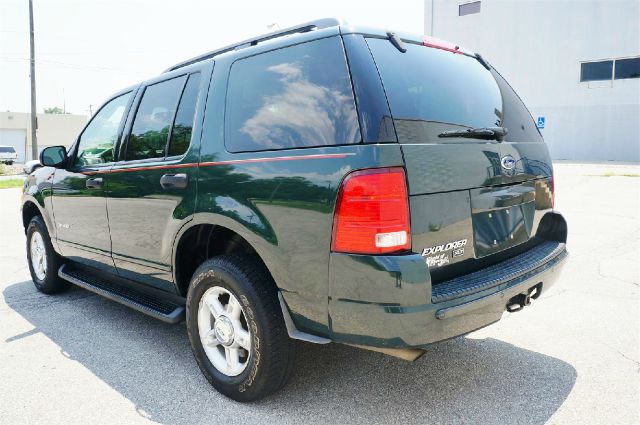 Ford Explorer 2004 photo 2