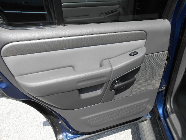 Ford Explorer 2004 photo 7