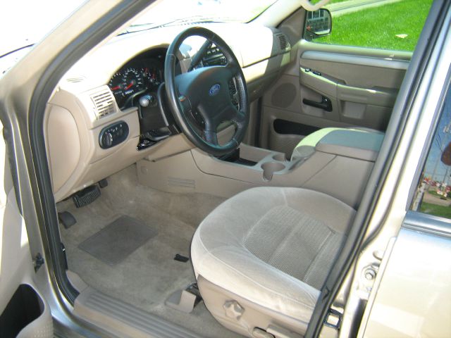 Ford Explorer 2004 photo 2