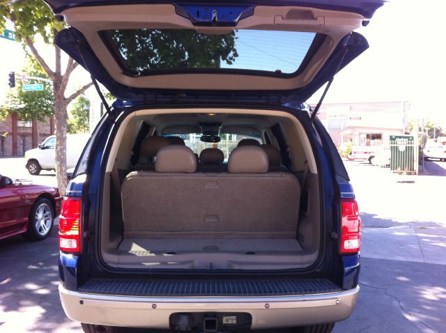 Ford Explorer 2004 photo 1