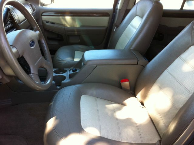 Ford Explorer 2004 photo 3