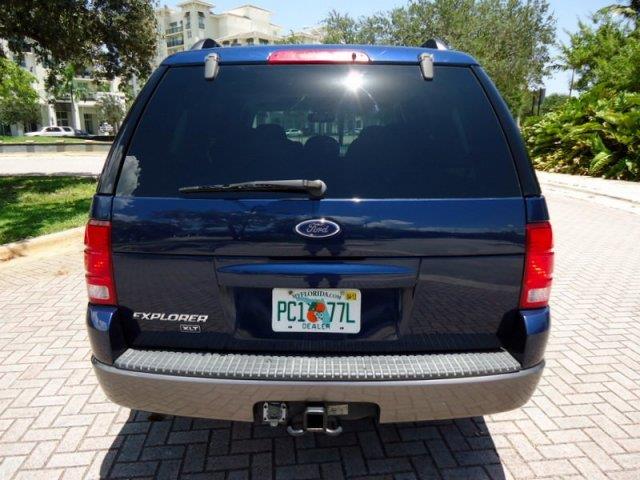 Ford Explorer 2004 photo 2