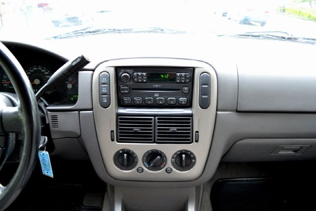 Ford Explorer 2004 photo 11