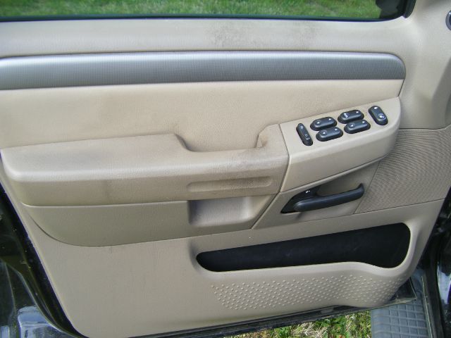 Ford Explorer 2004 photo 10