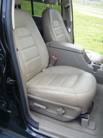Ford Explorer 2004 photo 2
