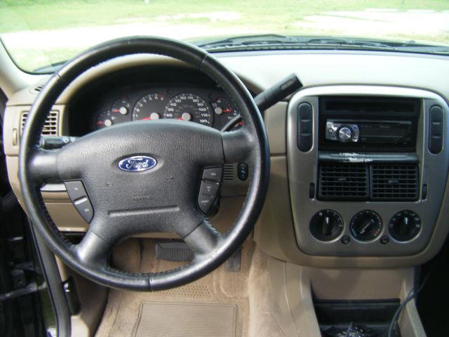 Ford Explorer 2004 photo 9