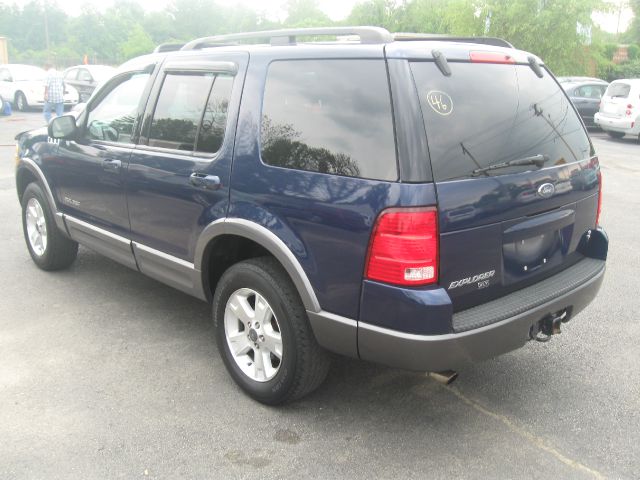 Ford Explorer 2004 photo 2