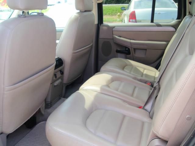 Ford Explorer 2004 photo 1