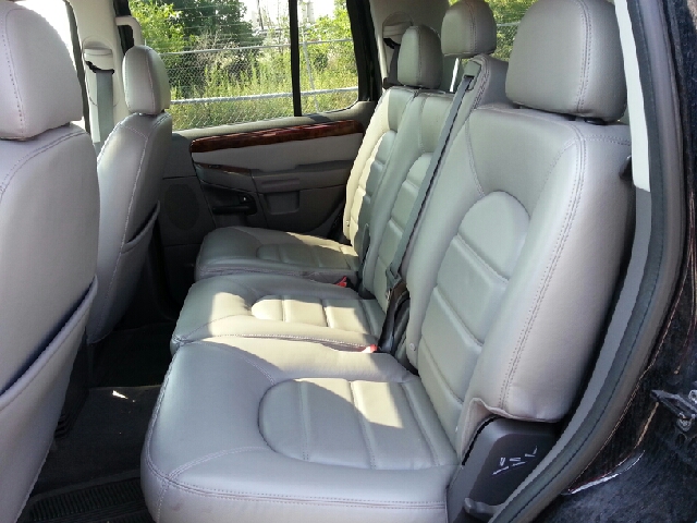 Ford Explorer 2004 photo 4