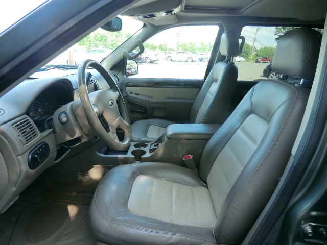 Ford Explorer 2004 photo 16