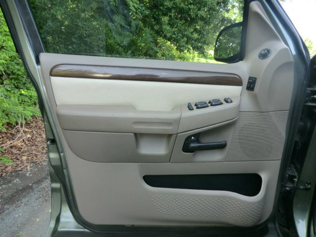 Ford Explorer 2004 photo 19