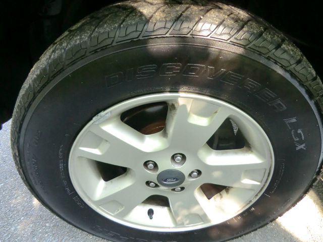 Ford Explorer 2004 photo 2