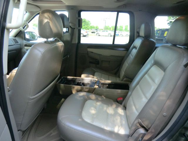 Ford Explorer 2004 photo 4