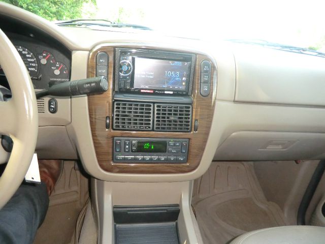 Ford Explorer 2004 photo 7