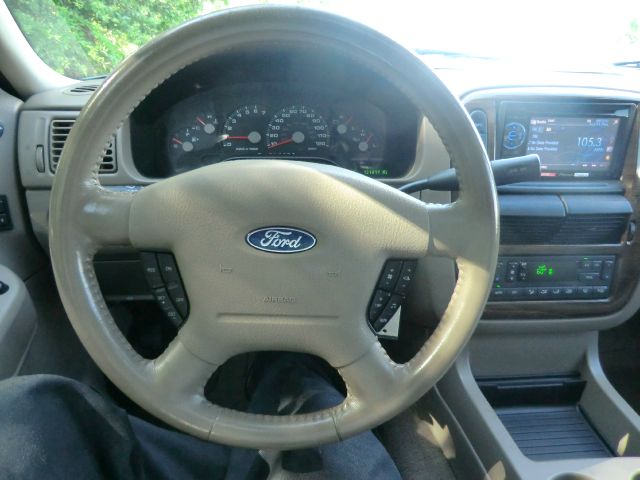 Ford Explorer 2004 photo 9