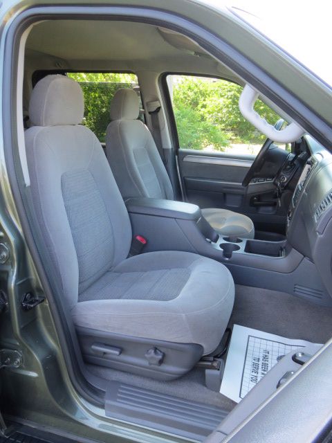 Ford Explorer 2004 photo 18
