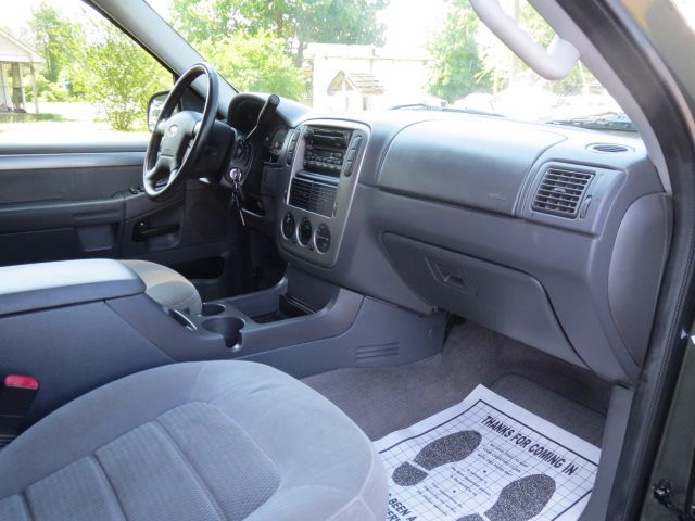 Ford Explorer 2004 photo 19