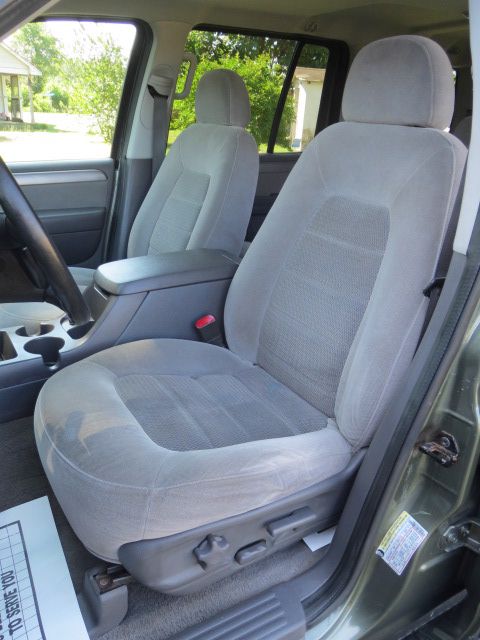 Ford Explorer 2004 photo 21