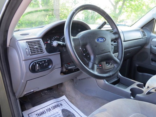 Ford Explorer 2004 photo 22