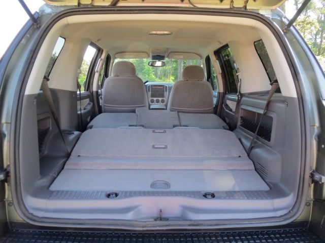 Ford Explorer 2004 photo 3