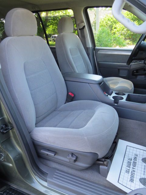 Ford Explorer 2004 photo 5