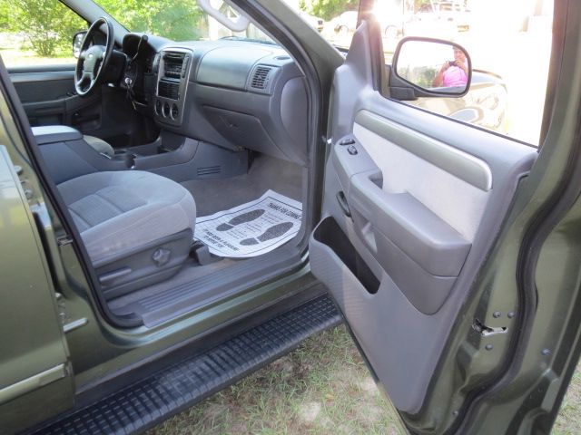 Ford Explorer 2004 photo 6