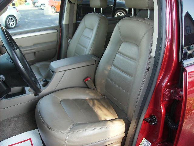 Ford Explorer 2004 photo 2