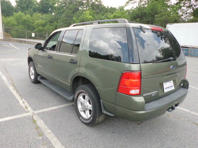 Ford Explorer 2004 photo 2