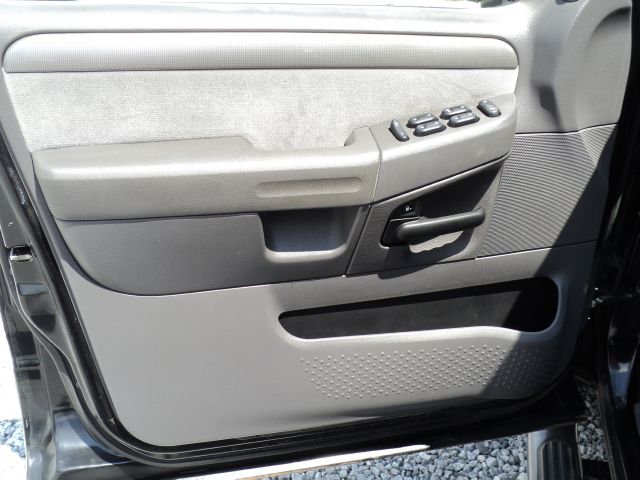 Ford Explorer 2004 photo 19