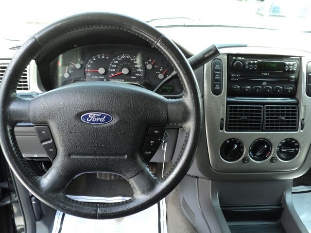 Ford Explorer 2004 photo 20