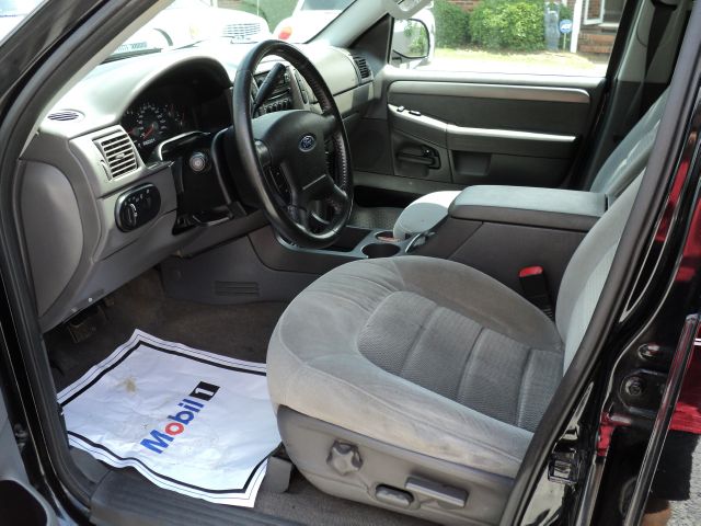 Ford Explorer 2004 photo 21