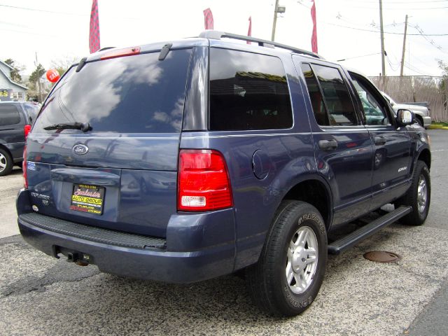 Ford Explorer 2004 photo 1