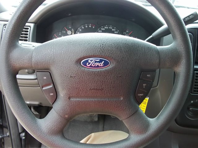 Ford Explorer 2004 photo 18