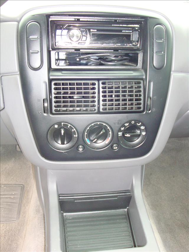 Ford Explorer 2004 photo 2