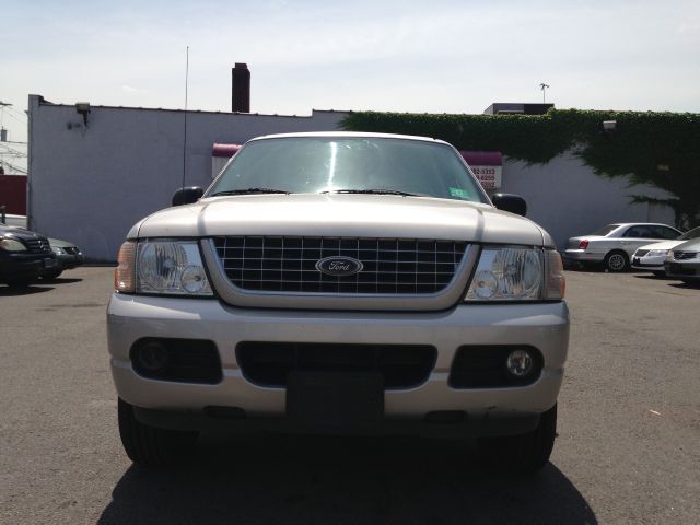 Ford Explorer 2004 photo 1