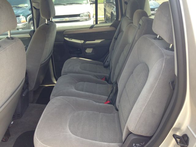 Ford Explorer 2004 photo 10