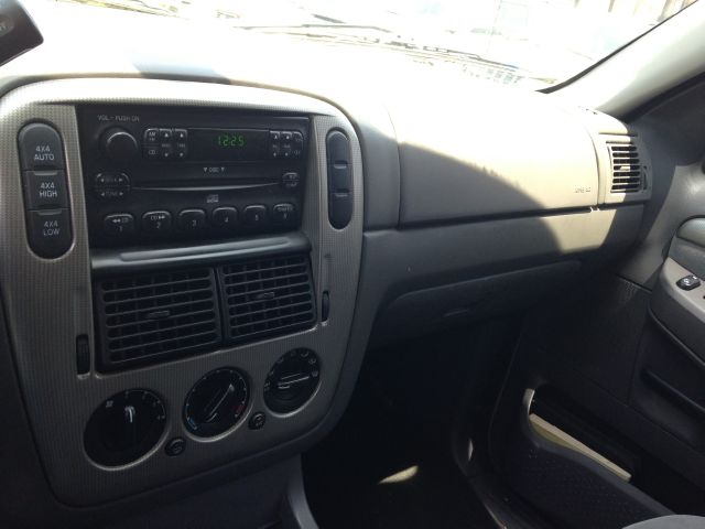Ford Explorer 2004 photo 11