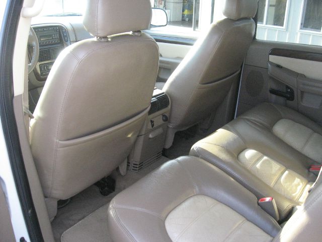Ford Explorer 2004 photo 2