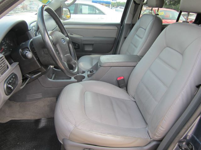 Ford Explorer 2004 photo 2