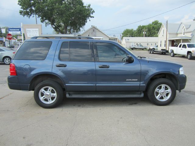 Ford Explorer 2004 photo 4