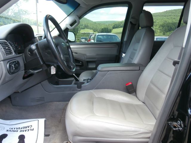 Ford Explorer 2004 photo 2