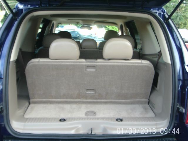 Ford Explorer 2004 photo 2