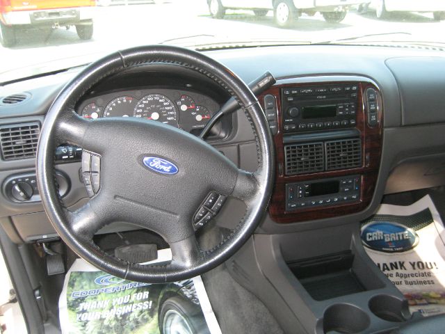 Ford Explorer 2004 photo 2