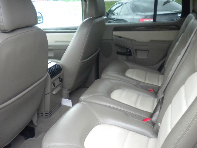 Ford Explorer 2004 photo 4