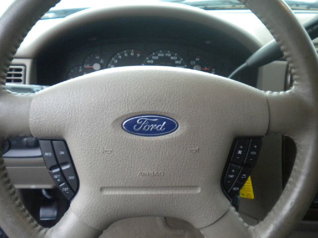 Ford Explorer 2004 photo 6