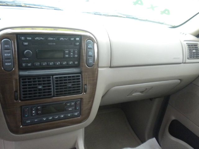 Ford Explorer 2004 photo 7