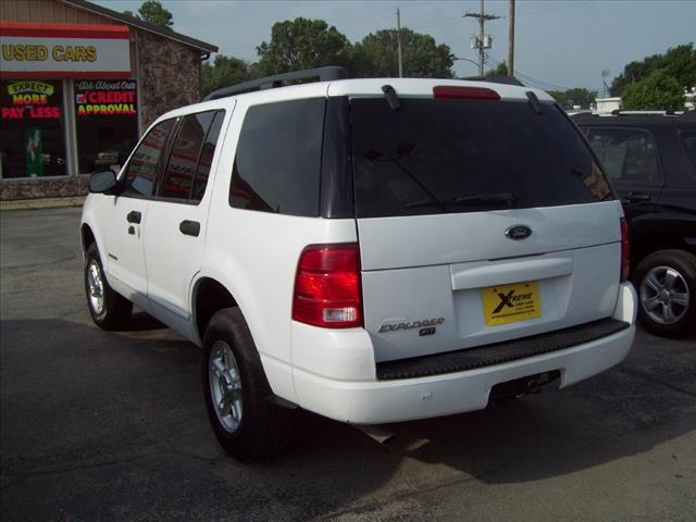 Ford Explorer 2004 photo 2