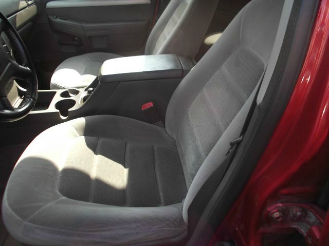 Ford Explorer 2004 photo 6