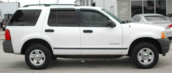 Ford Explorer 2004 photo 2