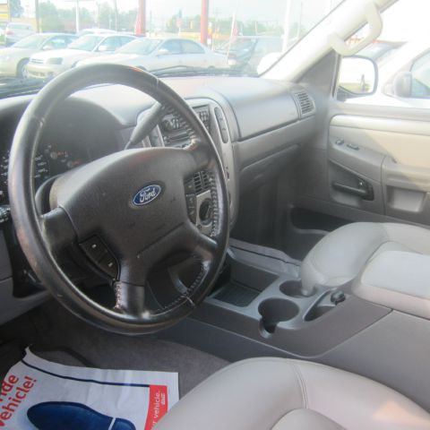 Ford Explorer 2004 photo 2